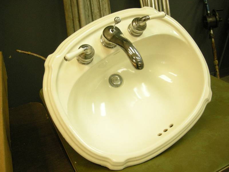 lot 314 image: Bathroom Sink With Plumbing