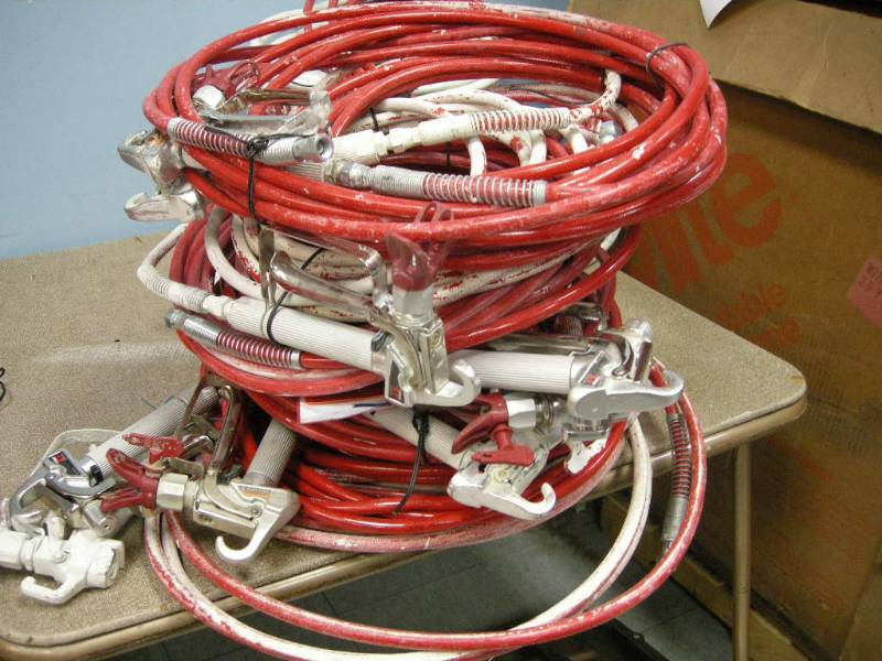 lot 322 image: 9 Sets Airless Paint Spray Guns and Hoses