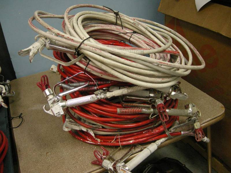 lot 323 image: 9 Sets Airless Paint Sprayer Guns and Hoses