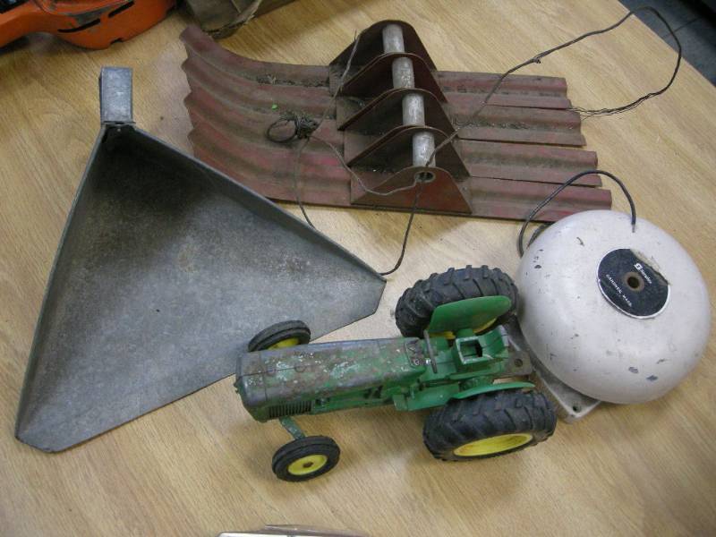 lot 330 image: Old Metal Items