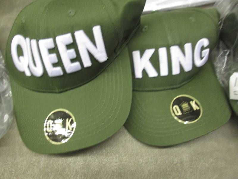 lot 12 image: 3 Sets KingQueen Caps...