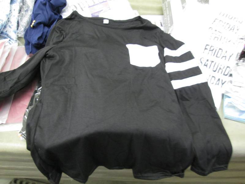 lot 19 image: 6 BlackWhite Long Sleeve Tshirts(L...