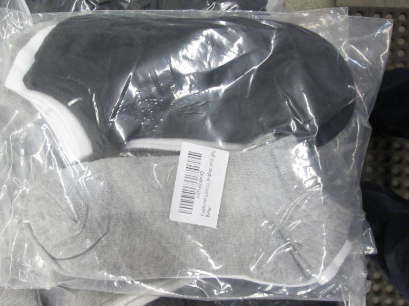 lot 41 image: 3 -6 pks Mens Low Cut Socks...