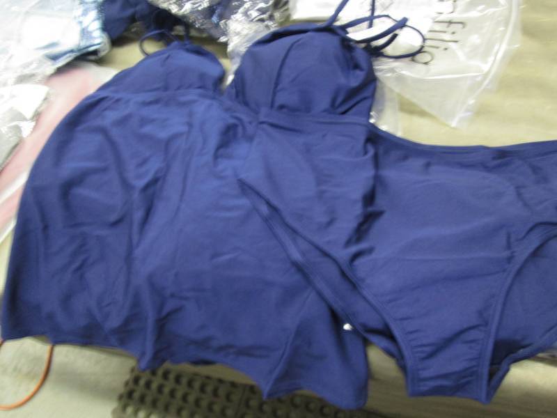 lot 43 image: 5 - 2pc Anfilia Ladies Swimsuits Si...