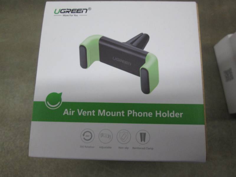 lot 57 image: Lot of 4 Hands Free Air Vent MountP...