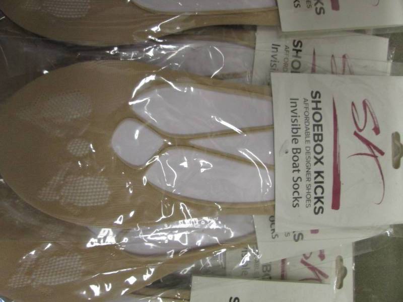 lot 73 image: 12 pr Invisible Boat Socks...