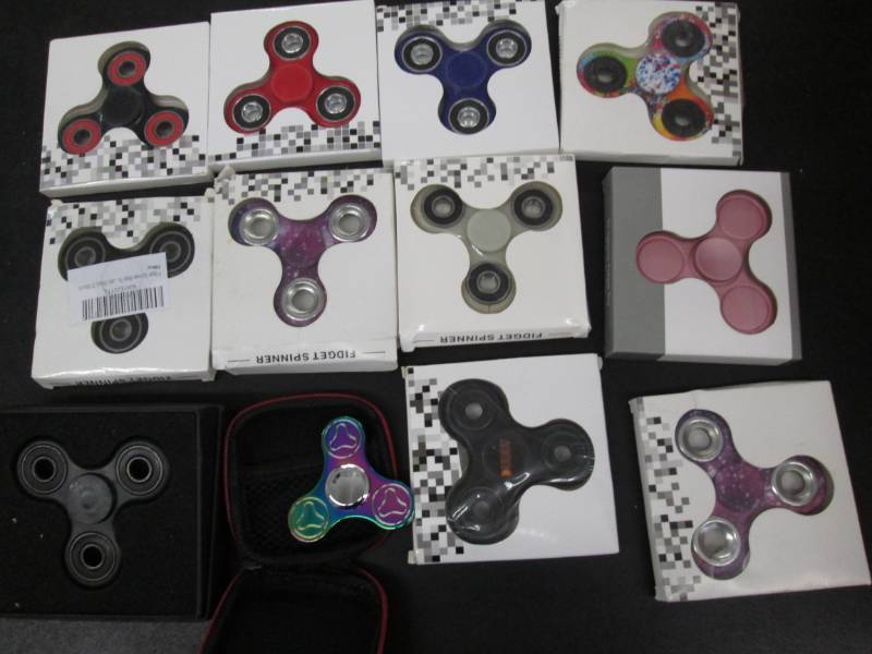 lot 80 image: Lot of 12 Fidget Spinners...