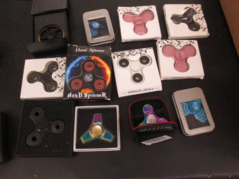 lot 82 image: Lot of 12 Fidget Spinners...