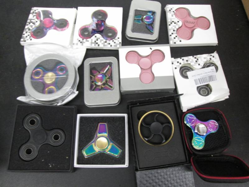 lot 83 image: Lot of 12 Fidget Spinners...