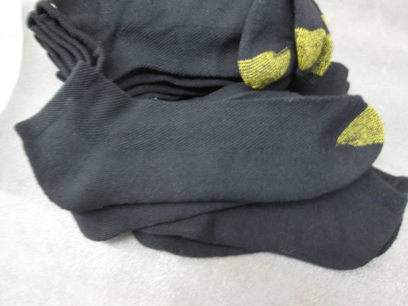 lot 95 image: 9 pair Mens Gold Toe No-Show Socks ...