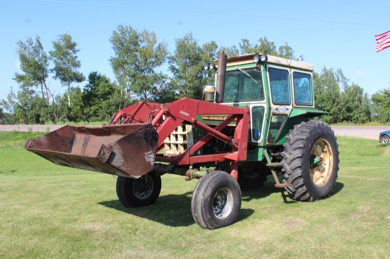 1972 Oliver 1755 Tractor with IH 2250 Loader
