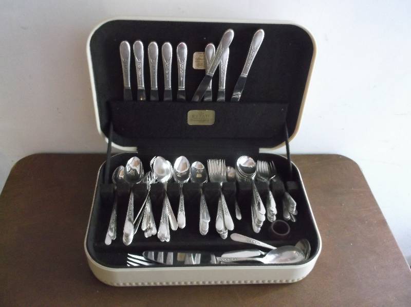 lot 1 image: Flatware