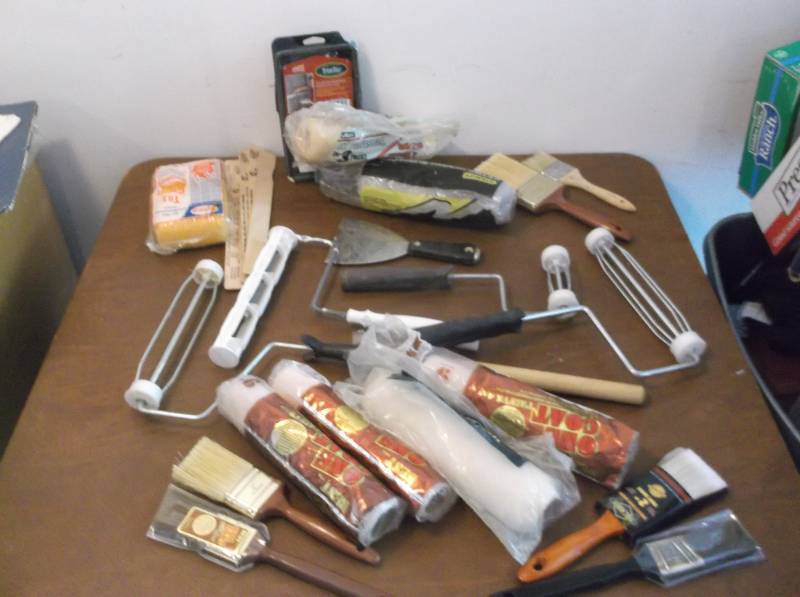 lot 45 image: Painting Supplies