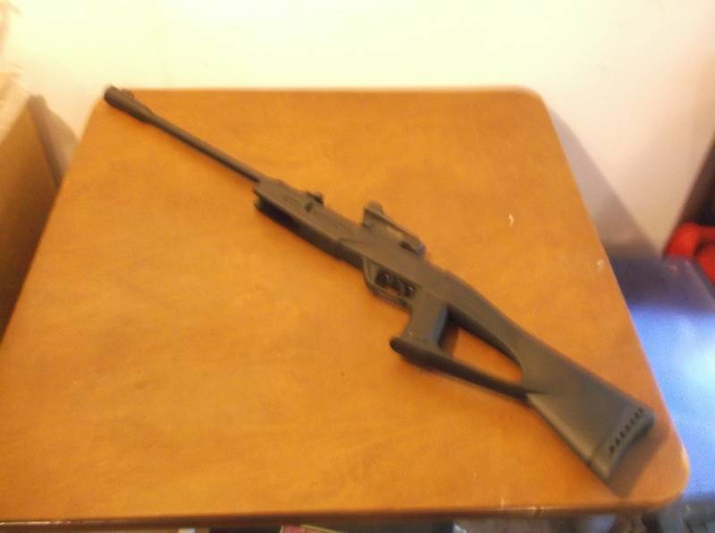 lot 80 image: Pellet Gun