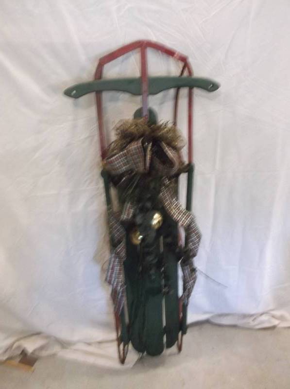 lot 106 image: Christmas Decor