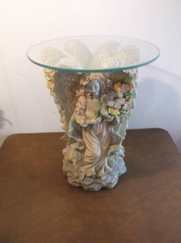 lot 107 image: End Table