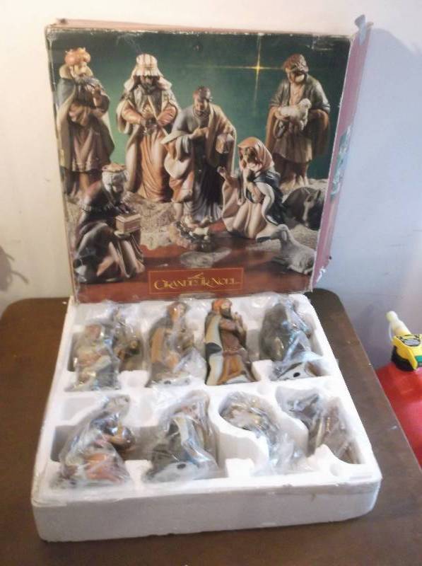 lot 110 image: Nativity Set