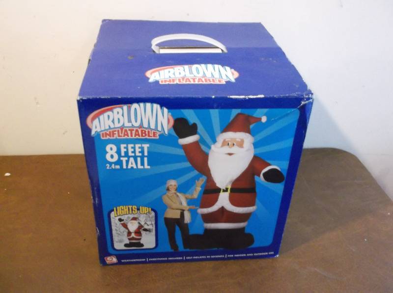 lot 115 image: Christmas Decor