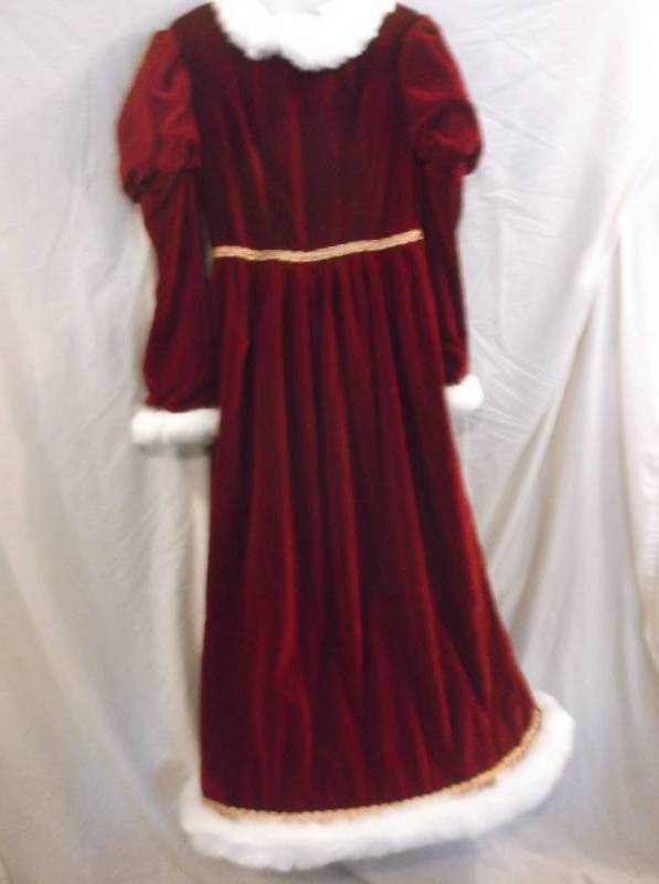 lot 116 image: Mrs. Claus