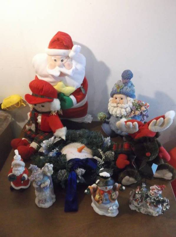lot 118 image: Christmas Decor