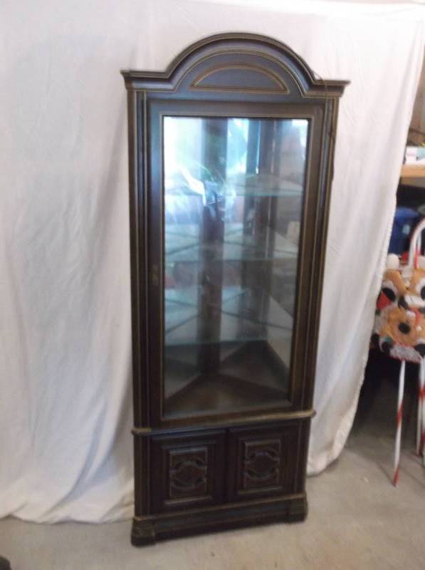 lot 129 image: Corner Hutch