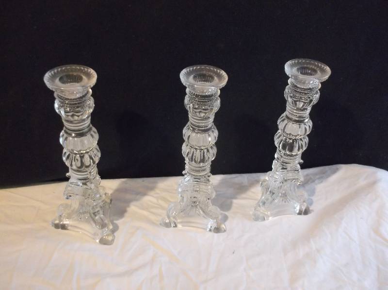 lot 133 image: Decor