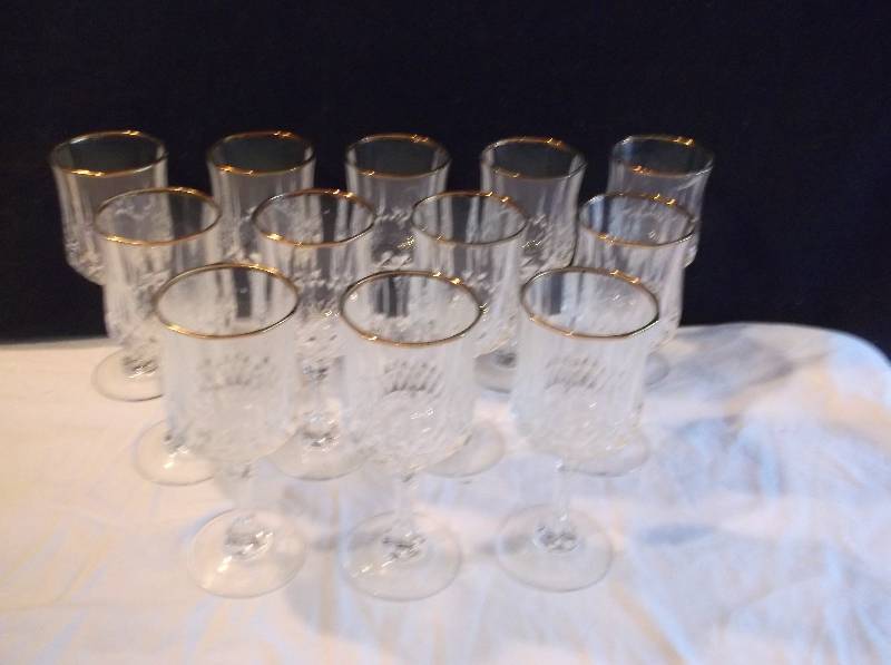 lot 146 image: Glasses