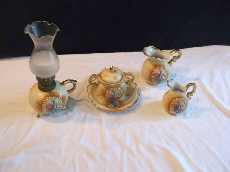 lot 153 image: AntiqueVintage