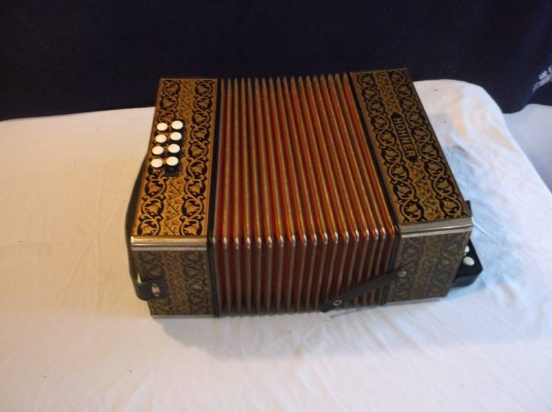 lot 166 image: AntiqueVintage