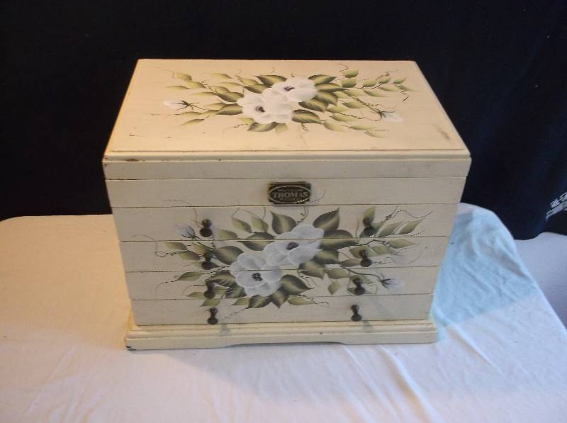 lot 169 image: Jewelry Box