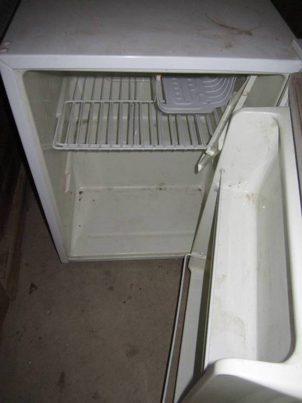 lot 308 image: Mini refrigerator