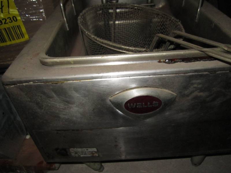 lot 312 image: Commercial grade deep fryer