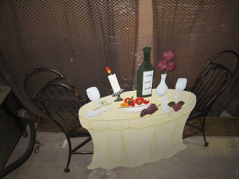 lot 317 image: Fireplace screen and metal decor