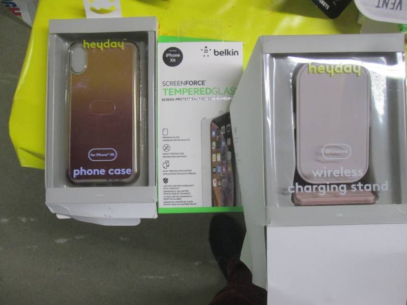 lot 182 image: iphone xr case, screen protector an...