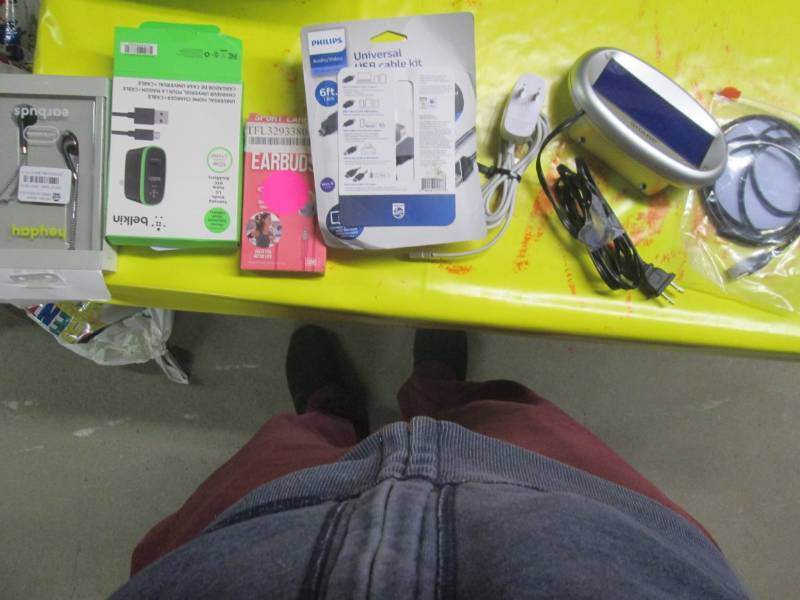lot 191 image: clock, wireless charger, usb cable ...