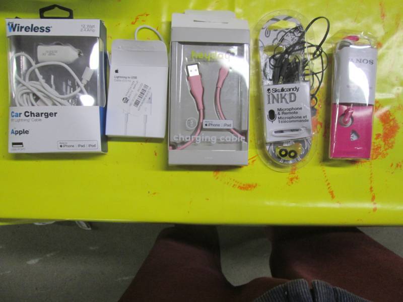 lot 195 image: lot of earbuds charging cables etc...