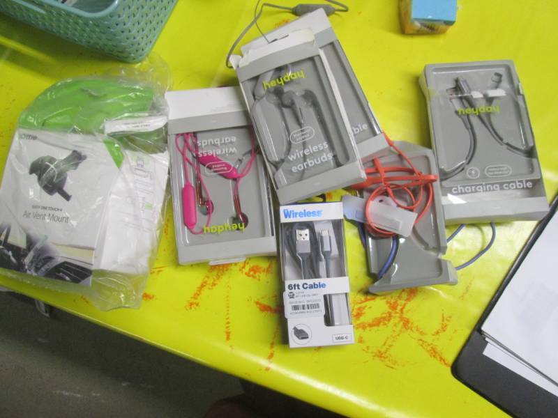 lot 196 image: lot of misc headphones charging cab...