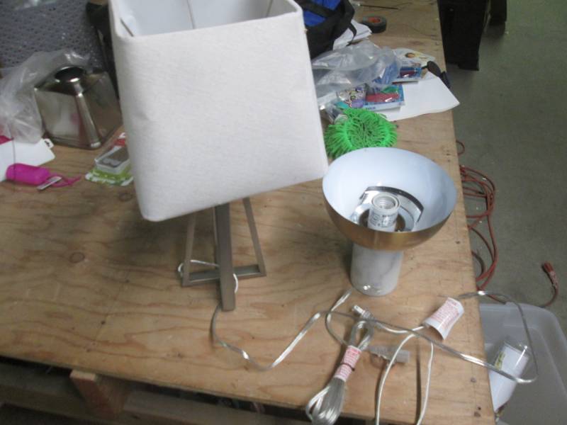 lot 223 image: lot of 2 table lamps...
