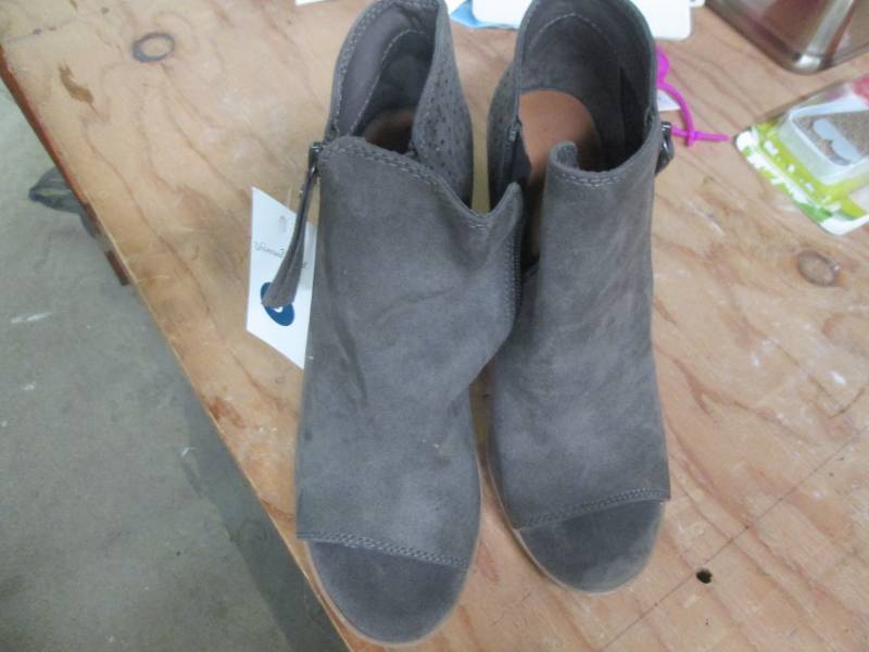 lot 227 image: size 9 womens heel shoes...