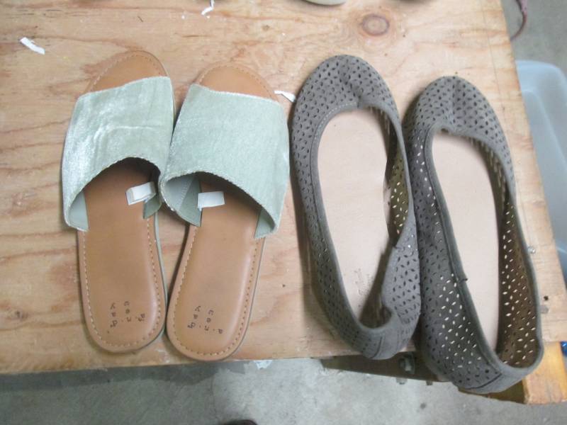 lot 232 image: size 8 womens slipers...