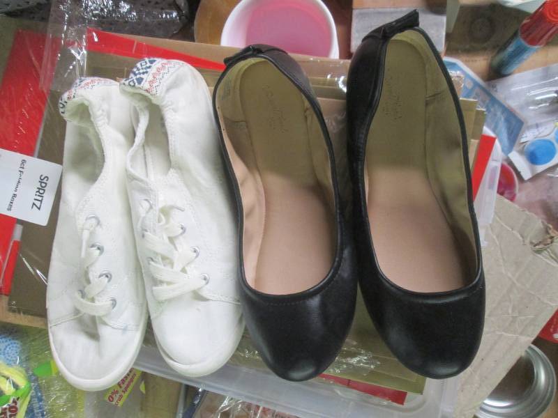 lot 244 image: size 8 womens shoes...