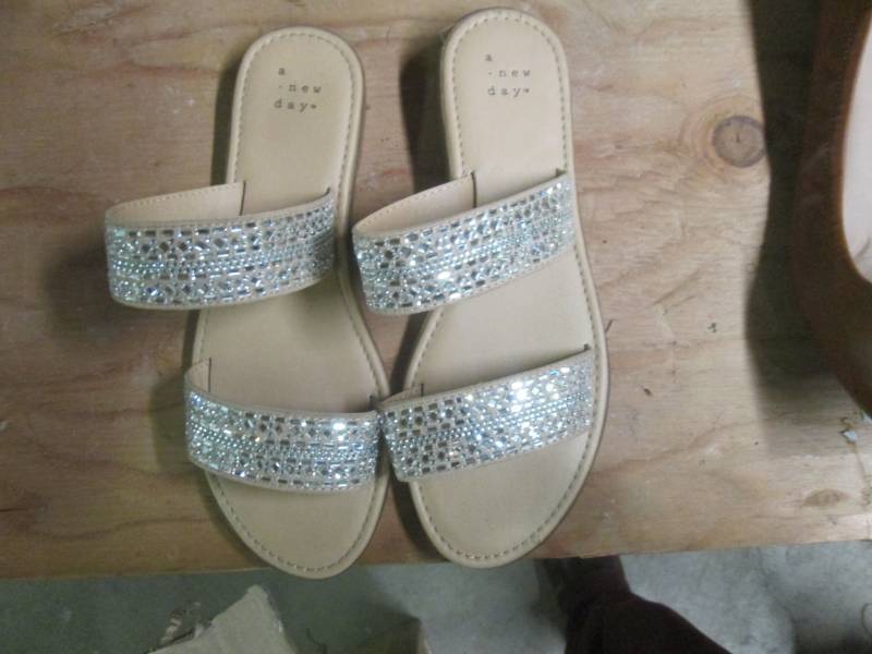lot 253 image: womens size 6.5 shoes...