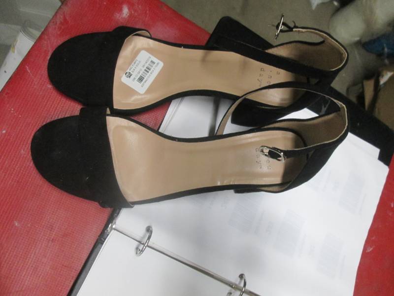 lot 259 image: size 9 black heels...