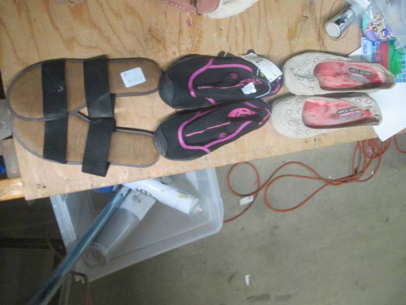 lot 265 image: size 8 womens shoe...