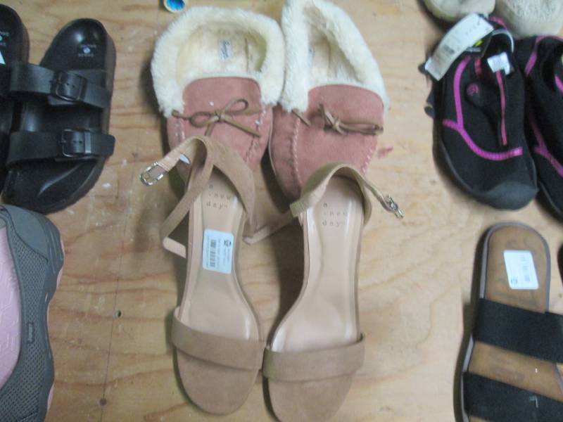lot 266 image: size 7 womens shoes pais...