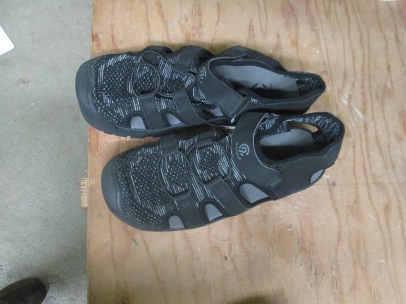 lot 272 image: size 10 mens sandals...