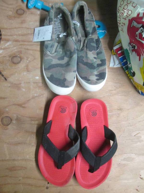 lot 273 image: pair of size 6 boys shoes...