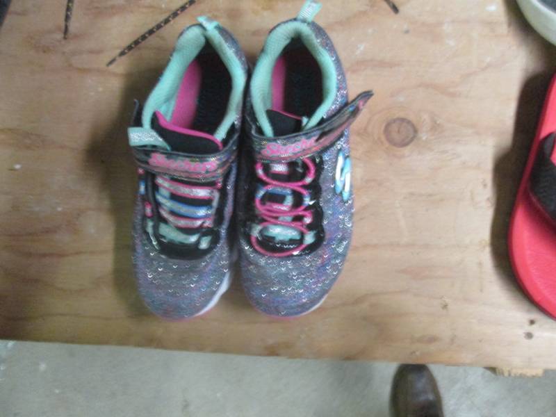lot 274 image: girls sketchers size 1 shoes...
