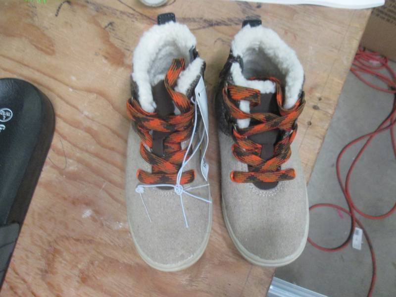 lot 278 image: size 11 boys shoes...