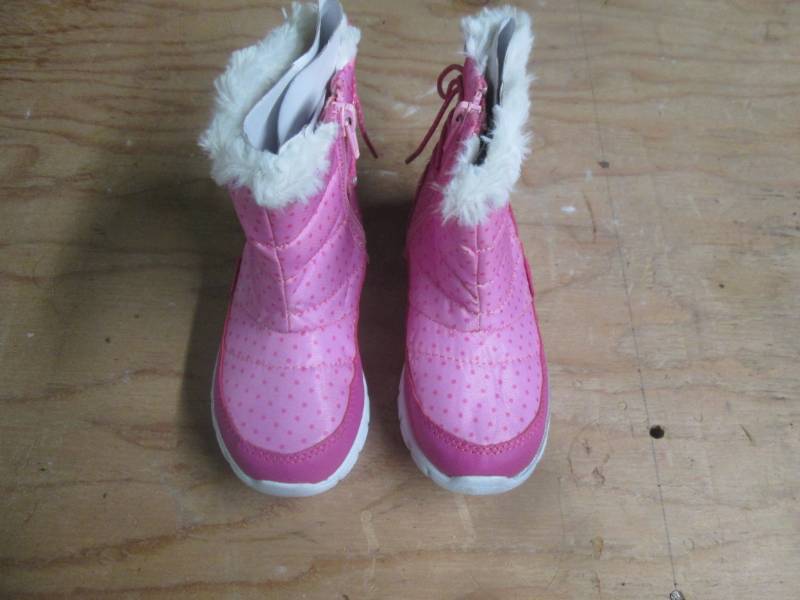lot 282 image: size 10 girls boots pink and 3 book...